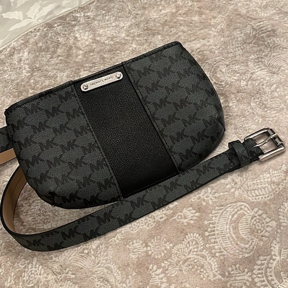 Brand New Michael Kors Black Zippered Belt Bag Fanny Pack w/ Silver Tone Accents main image 8